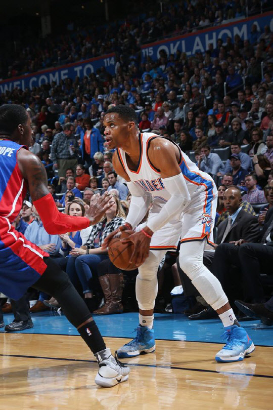 55년만에 오스카 로버트슨의 시즌 트리플더블 기록에 도전중인 러셀 웨스트브룩(오른쪽). 사진=러셀 웨스트브룩 페이스북